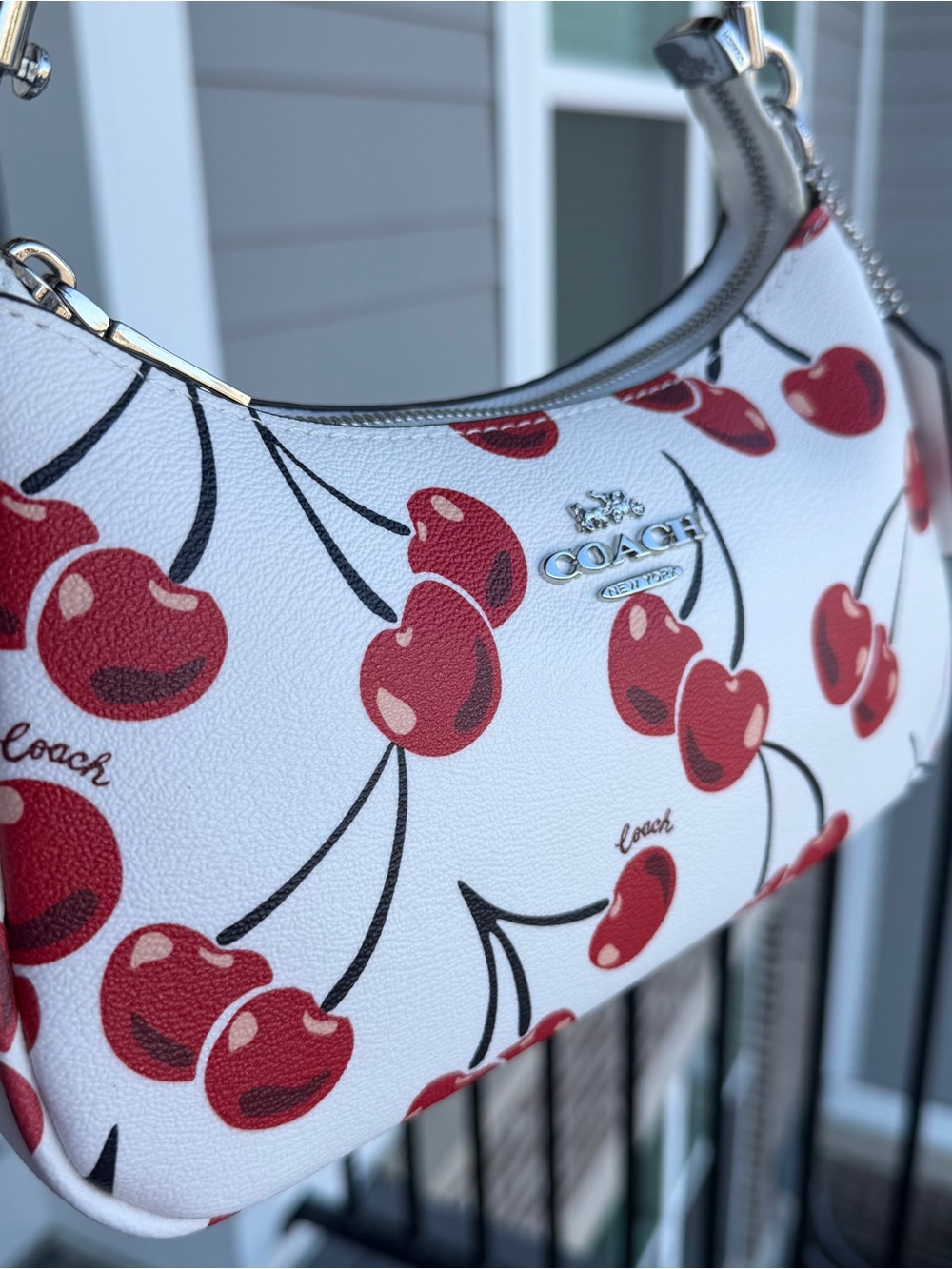 Coach White Cherry shoulder bag - Picture 3 of 8